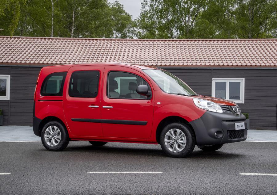  Nissan NV250 Combi 2019 года  (EU) (фото 8 из 24)